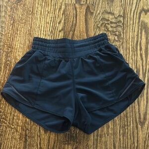 Lululemon shorts hotty hot